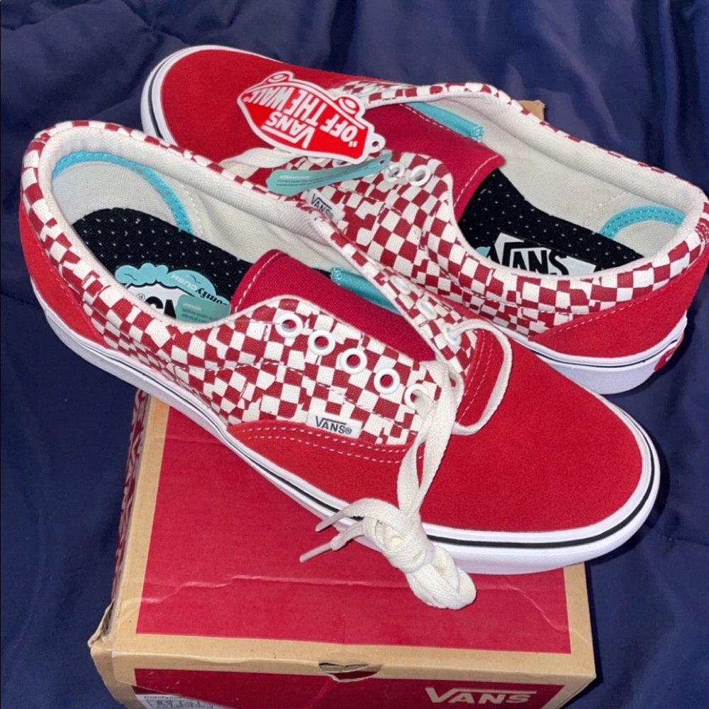 Woman’s Vans Comfy Cush Sneakers